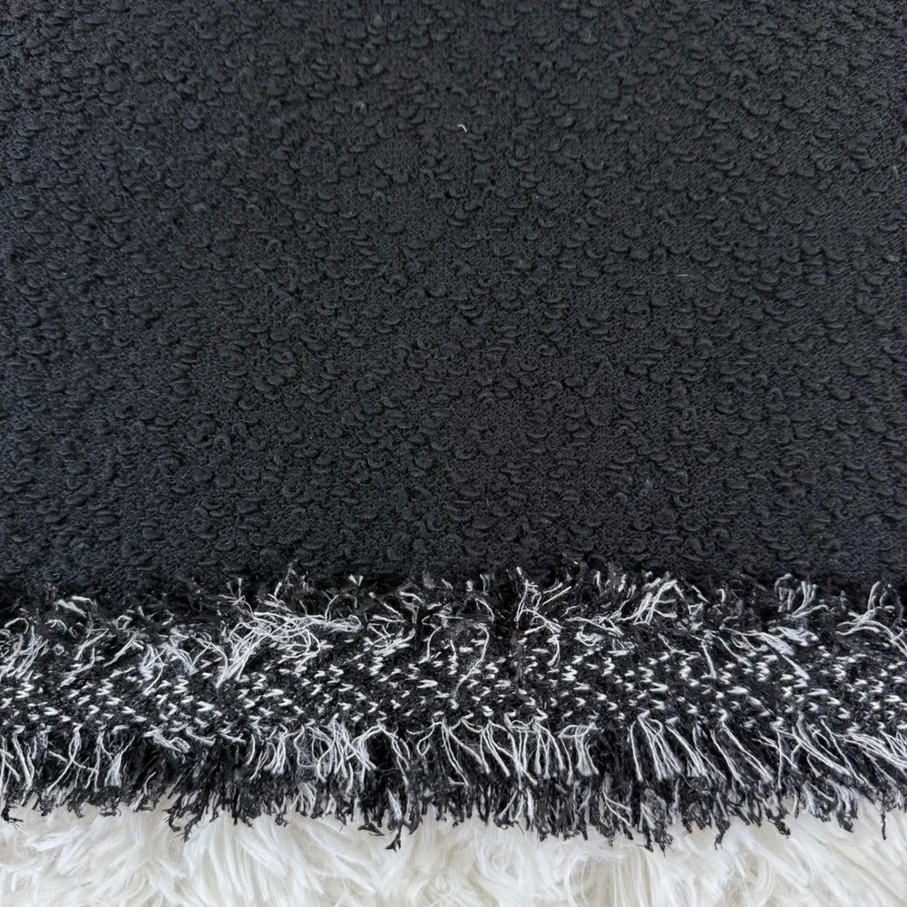 St. John Black Textured‎ Knit Boucle Tweed Fringe Trim Pencil Skirt Size 2 - Picture 3 of 14